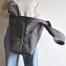 CLOUCHY SHOULDER BAG（ダークグレー） 6枚目の画像