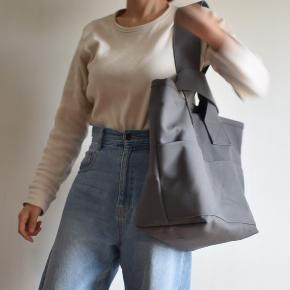 CLOUCHY SHOULDER BAG（ダークグレー） 2枚目の画像