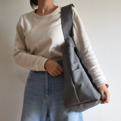CLOUCHY SHOULDER BAG（ダークグレー） 10枚目の画像