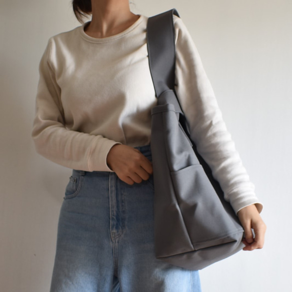 CLOUCHY SHOULDER BAG（ダークグレー） 10枚目の画像