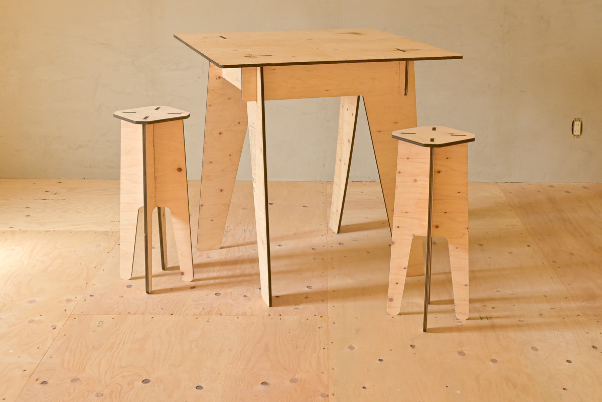 【スタンディングスタイルにも！軽量＆かさばらないフラットパーツで運びやすい♪】組み立て式テーブル　合板家具シリーズ 8,778円