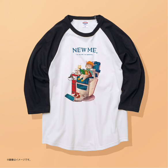 「NEW ME 散髪中のネコ」安心のクオリティ／リラックス七分袖Tシャツ【送料無料】 1枚目の画像