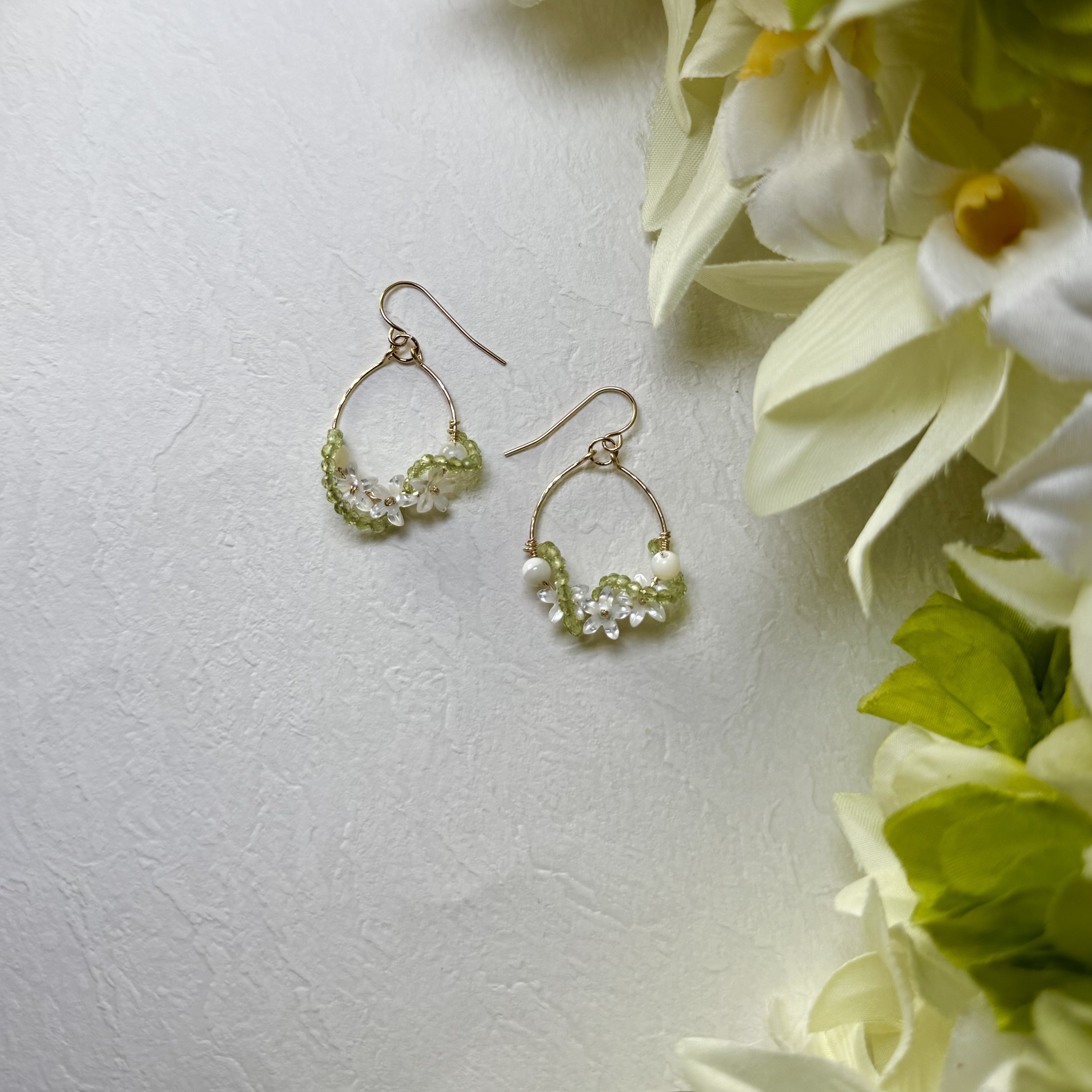 プルメリアレイのフープピアス