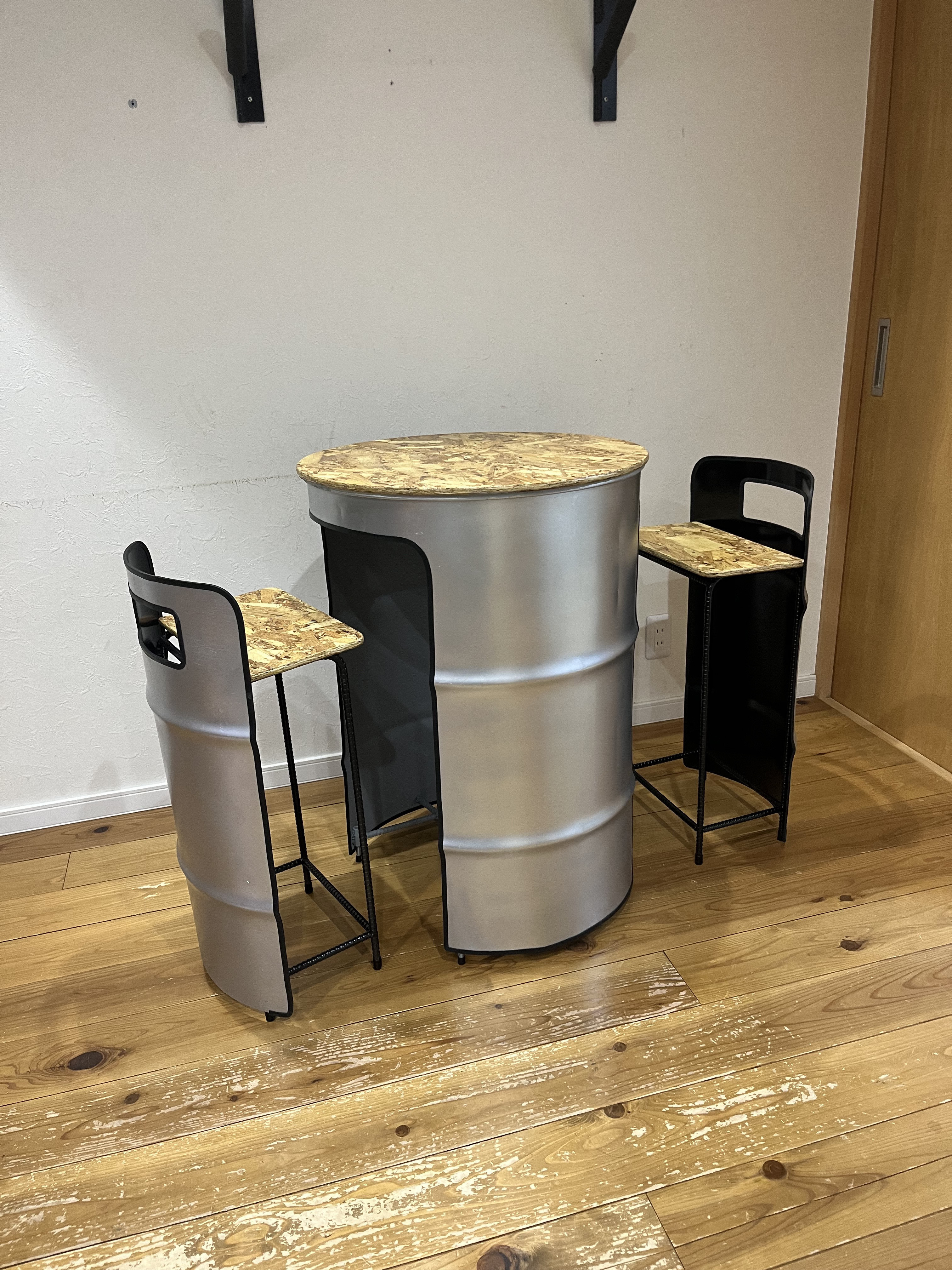 空ドラム缶テーブルと椅子