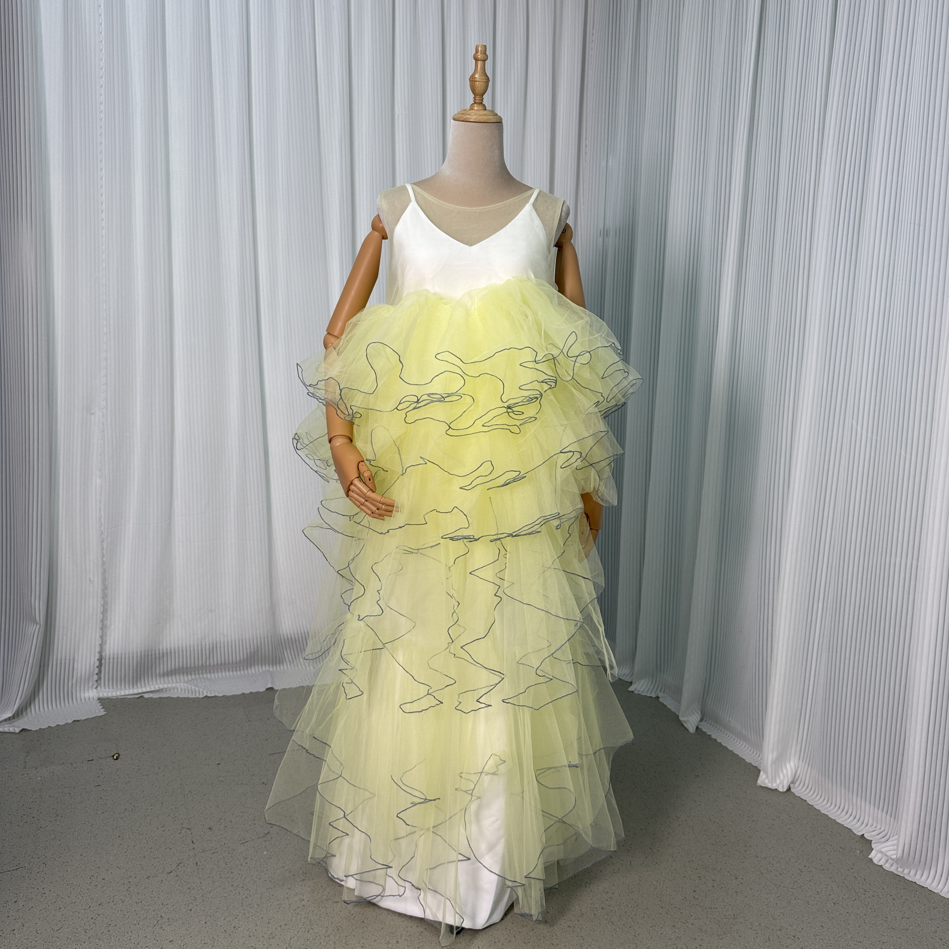 送料無料！デザイン感 カラードレス パーティードレス イエロー ラッフルフリル ツーピース 二次会 音楽会/発表会など