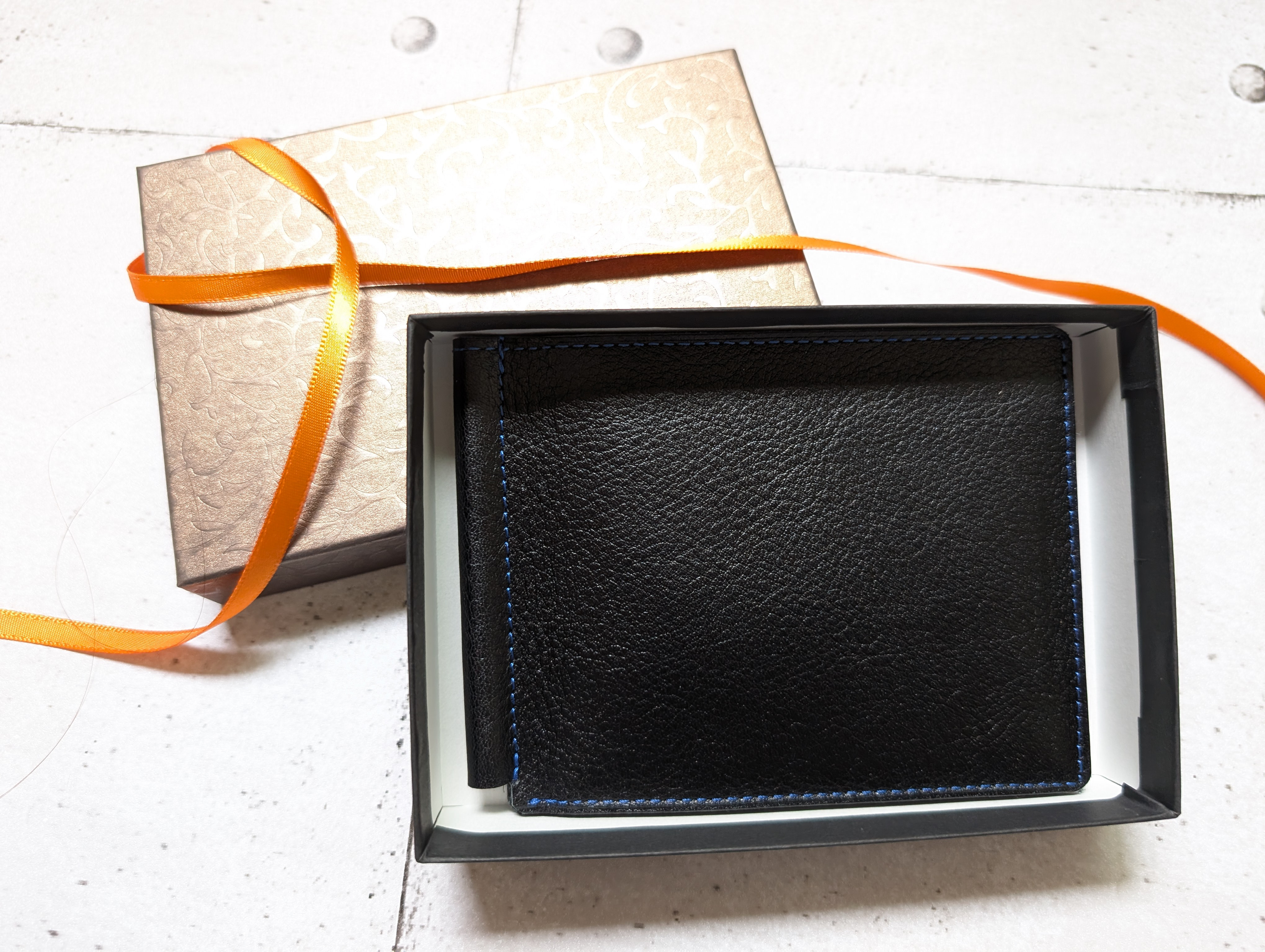 特価【崖っぷちがチャームポイント】黒革マネークリップ｜トスカーナレザー使用・骨太カードポケット付き｜ご自愛スマート財布