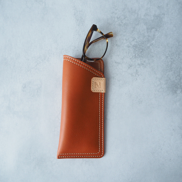 プレゼントにもオススメ♪《本革》イニシャル付き・ソフトなメガネケース3色◆ストラップ付きに変更可 8枚目の画像