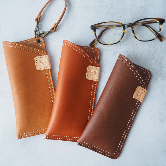 プレゼントにもオススメ♪《本革》イニシャル付き・ソフトなメガネケース3色◆ストラップ付きに変更可 2枚目の画像