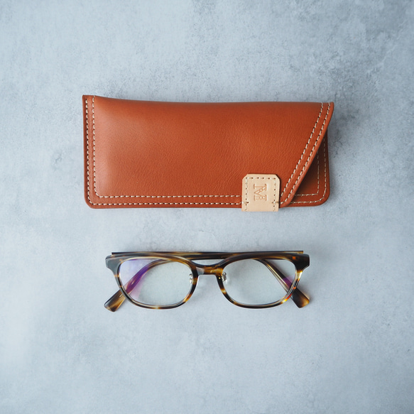 プレゼントにもオススメ♪《本革》イニシャル付き・ソフトなメガネケース3色◆ストラップ付きに変更可 6枚目の画像