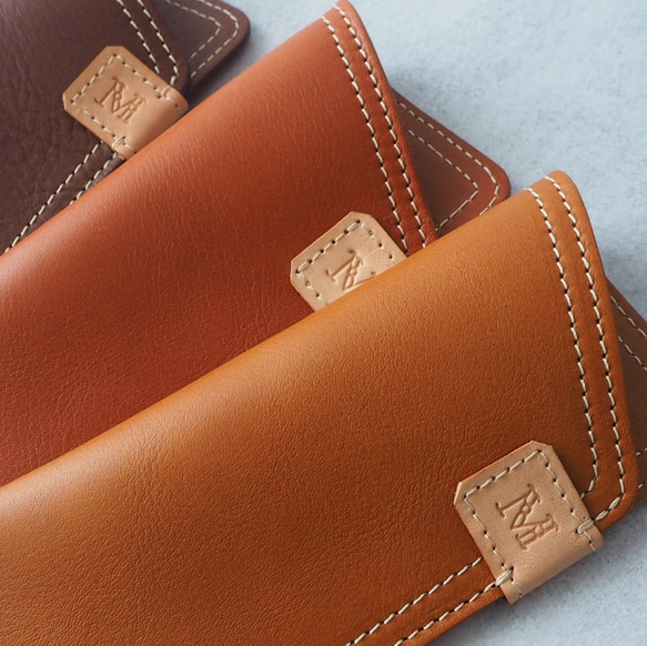 プレゼントにもオススメ♪《本革》イニシャル付き・ソフトなメガネケース3色◆ストラップ付きに変更可 3枚目の画像