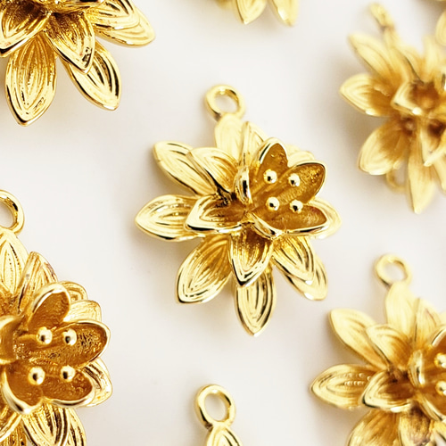 2個 18KGP 立体 蓮 ハス 花 フラワー 仏教 仏花 宗教モチーフ チャーム