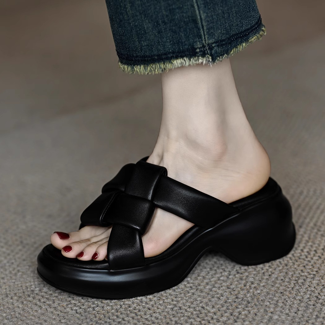 とても履きやすい軽量本革スリッパ。シンプル 歩きやすい レディース アウトレット 大人カジュアル 蒸れない 涼しい 旅行