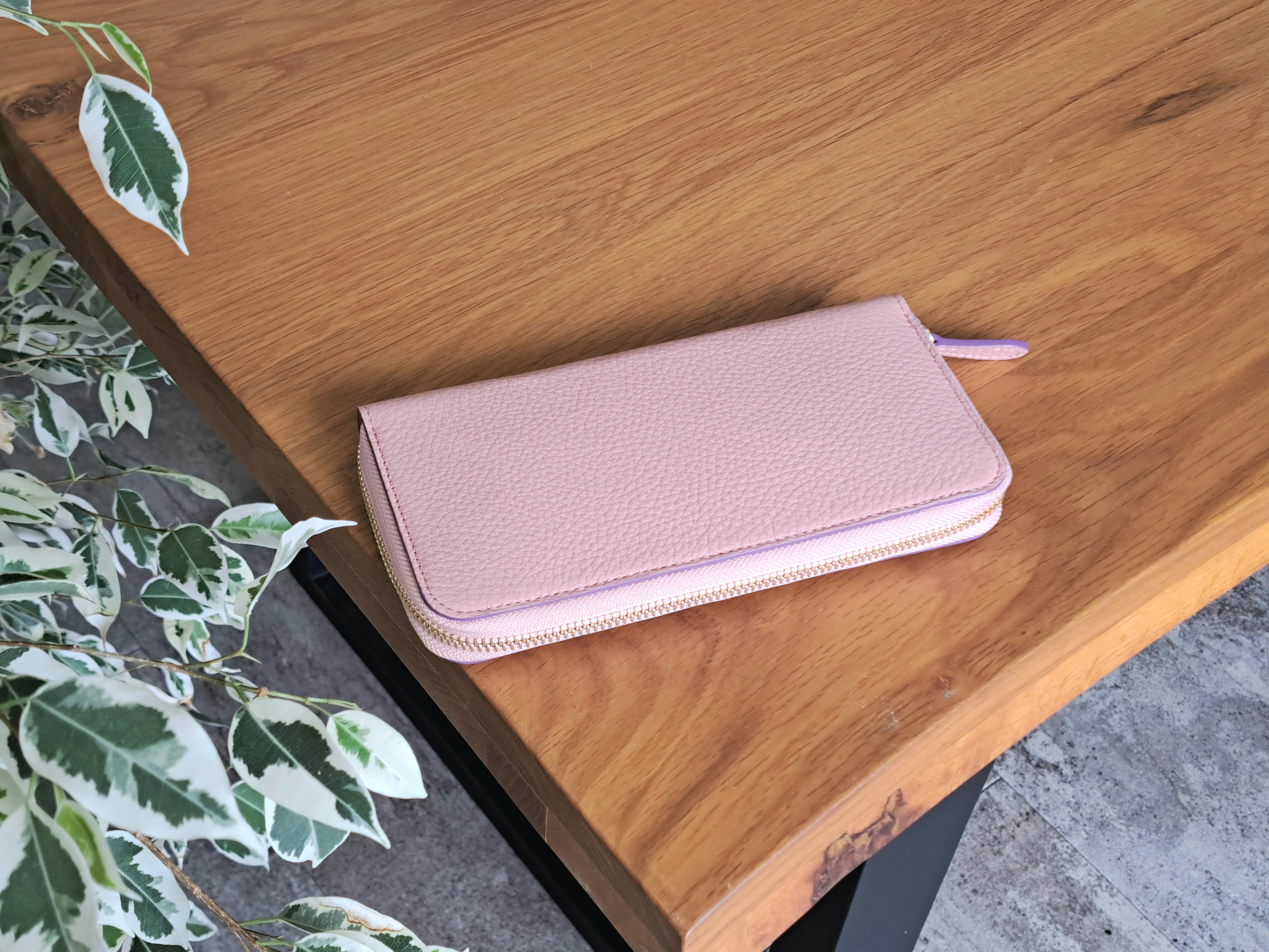 ラウンドファスナー長財布 / 薄ピンク / 定番 / 大容量 / プレゼント /