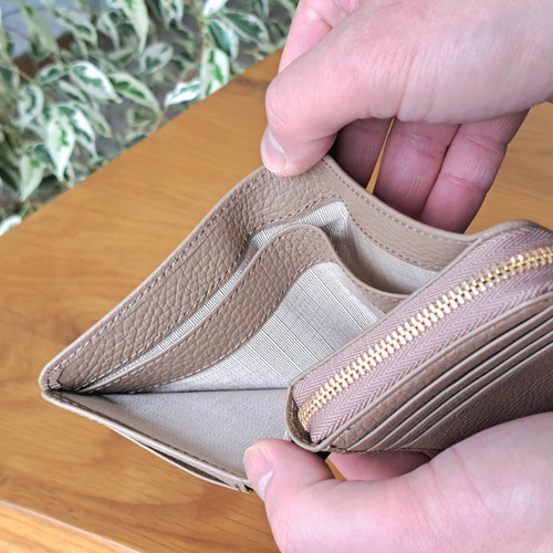 ベージュ レザー 二つ折りミドル財布 二つ折りミドル財布 / トープ / ベージュ / 大容量 / レディース