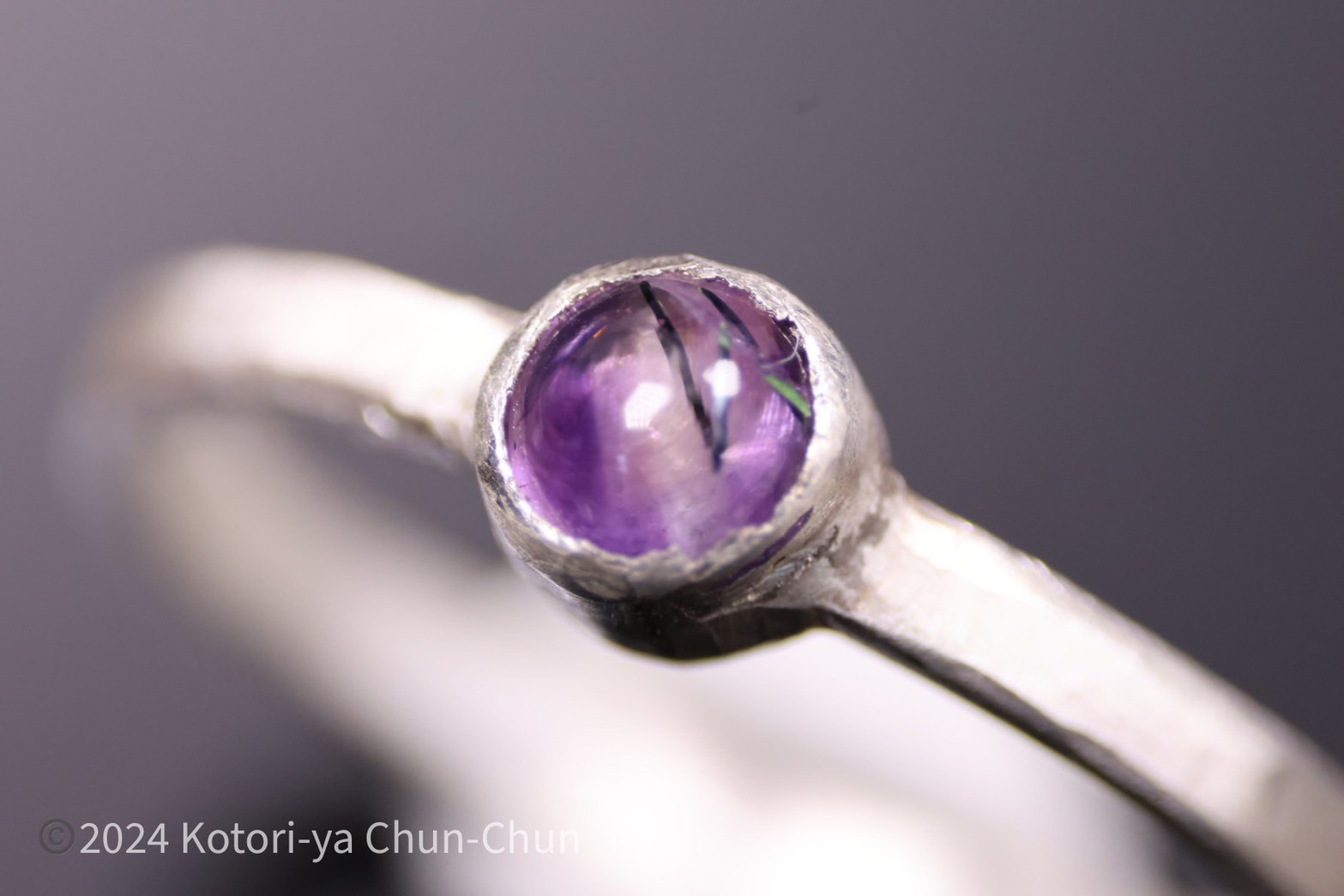 【レア！】特注カボションカット　ブラックルチルインバイカラーアメシスト・シルバーリング【ニシン】