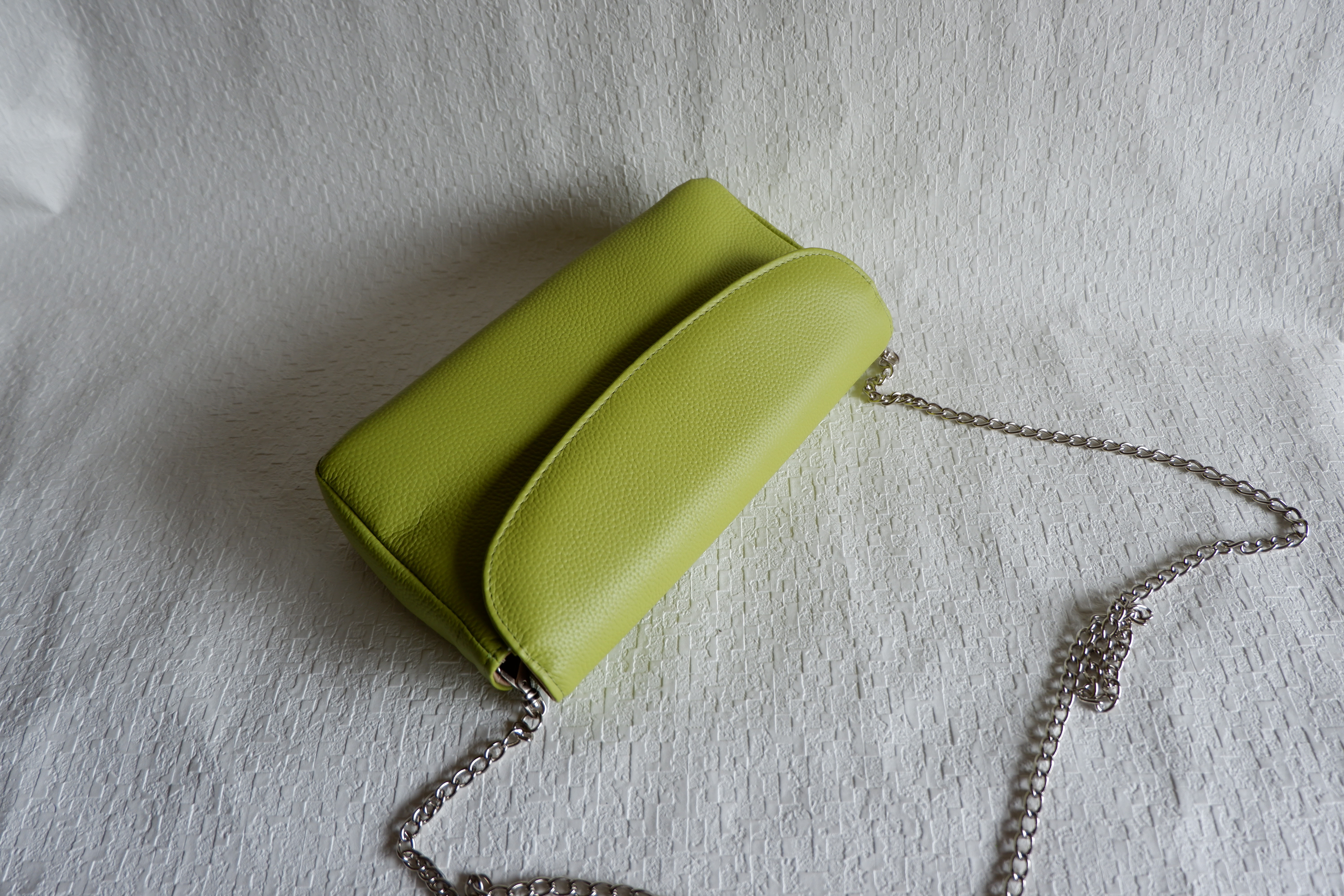 牛革　横長　かぶせ付２wayセカンドバッグ（チェーンショルダー付）