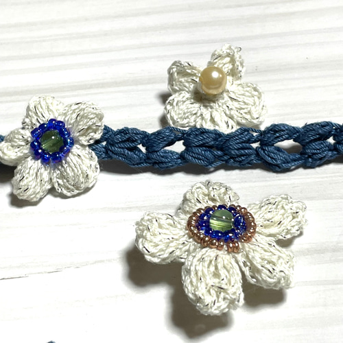 ビーズ刺繍の花付きかぎ針編みのショルダーストラップ ネック