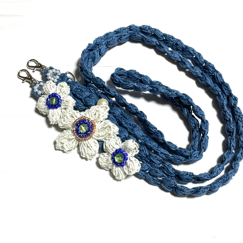 ビーズ刺繍の花付きかぎ針編みのショルダーストラップ ネック
