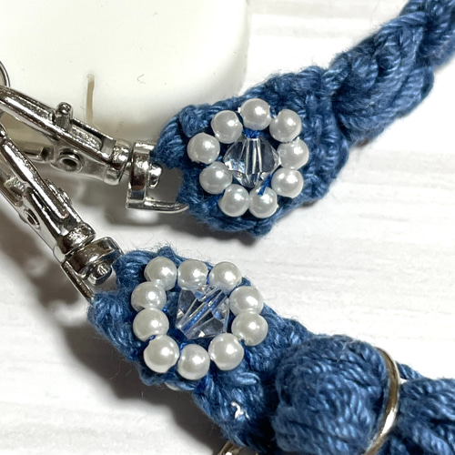 ビーズ刺繍の花付きかぎ針編みのショルダーストラップ ネック