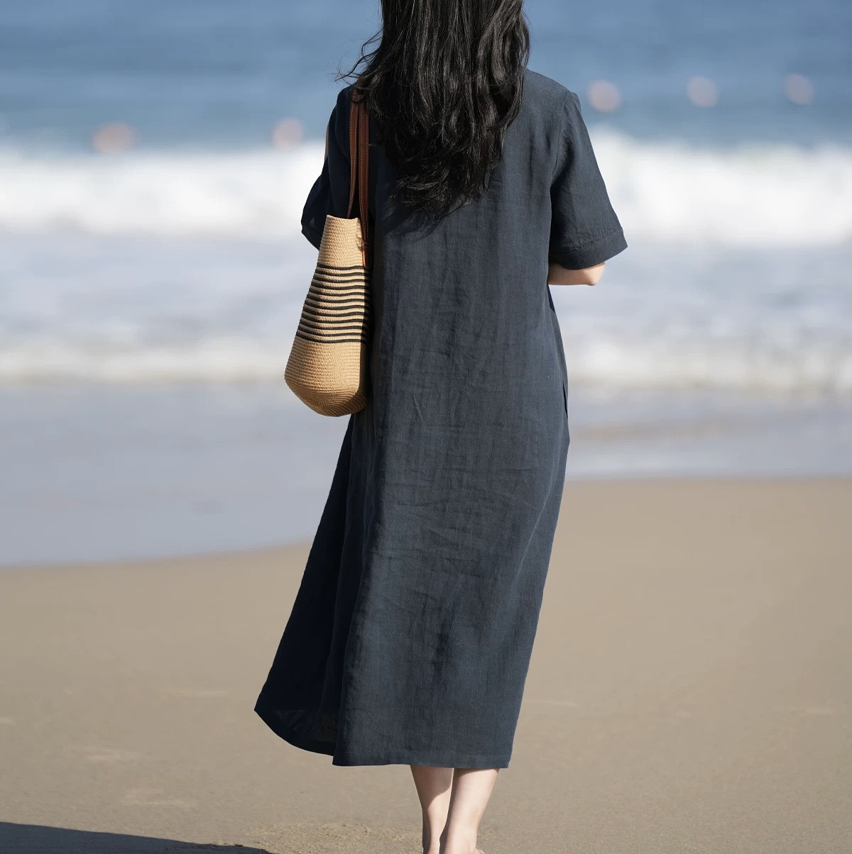リネン100%  体のライン拾わず　Vネックロングワンピース　ポケット付き【春夏秋】