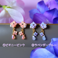 2カラー！淡色しずくと半月紫陽花のイヤリング・ピアス＊受注制作《パール　ミニチュア　梅雨　アジサイ　ピンク　パープル》 5枚目の画像