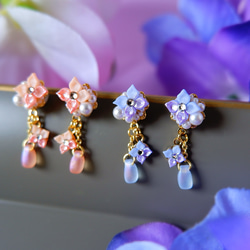 2カラー！淡色しずくと半月紫陽花のイヤリング・ピアス＊受注制作《パール　ミニチュア　梅雨　アジサイ　ピンク　パープル》 2枚目の画像