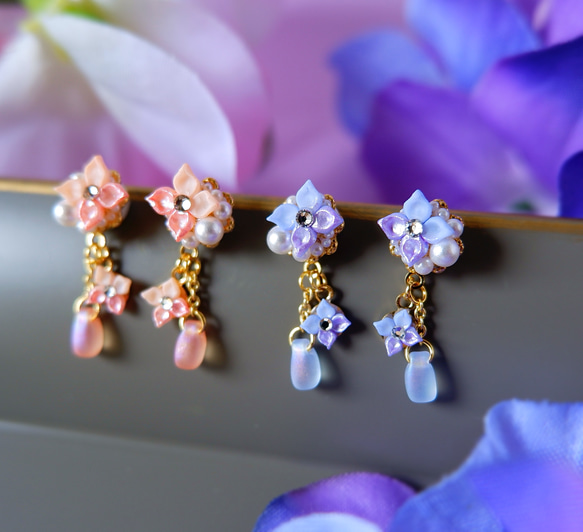2カラー！淡色しずくと半月紫陽花のイヤリング・ピアス＊受注制作《パール　ミニチュア　梅雨　アジサイ　ピンク　パープル》 2枚目の画像