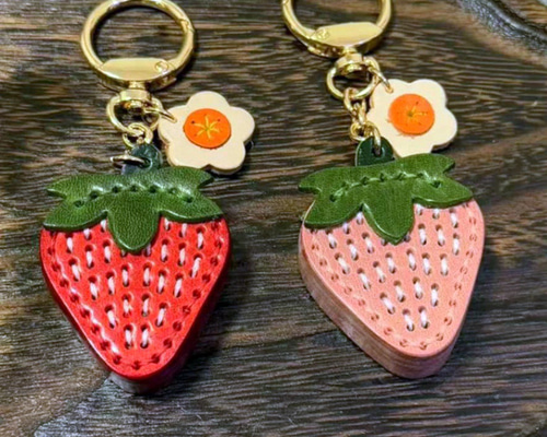 コロンとした　ヌビバッグ　いちご刺繍　ポケットたくさん　キーホルダー紐付 楽天市場】ZARI ザリ ざり 刺しゅう 刺繍 キーホルダー インド製