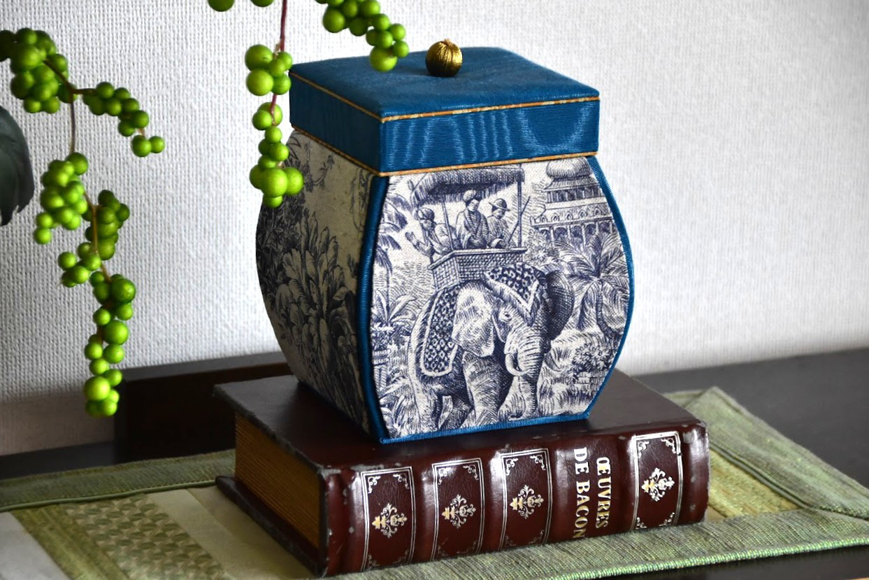 【カルトナージュ】フランス生地「mfta」で作るオリエンタルなふっくら小箱　ブルー