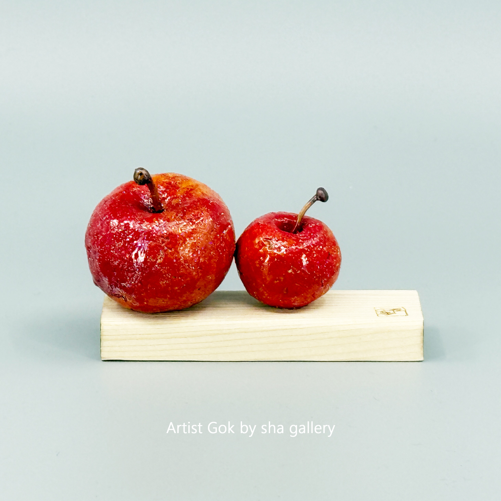 金属工芸の小さなリンゴ − 手作りインテリアオブジェ GOK-001