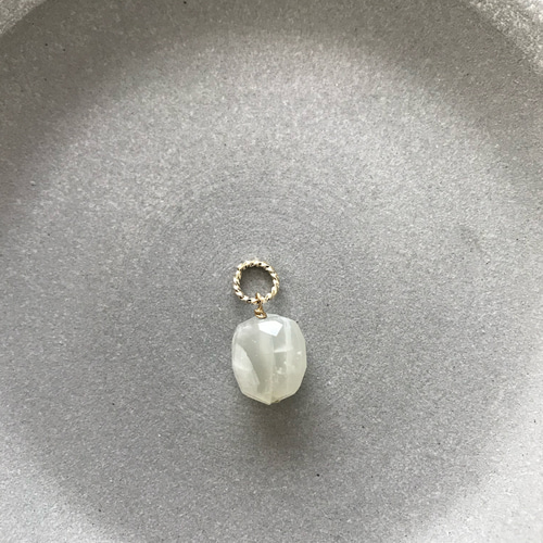 大粒のホワイトムーンストーン♚ペンダントトップ ペンダントトップ