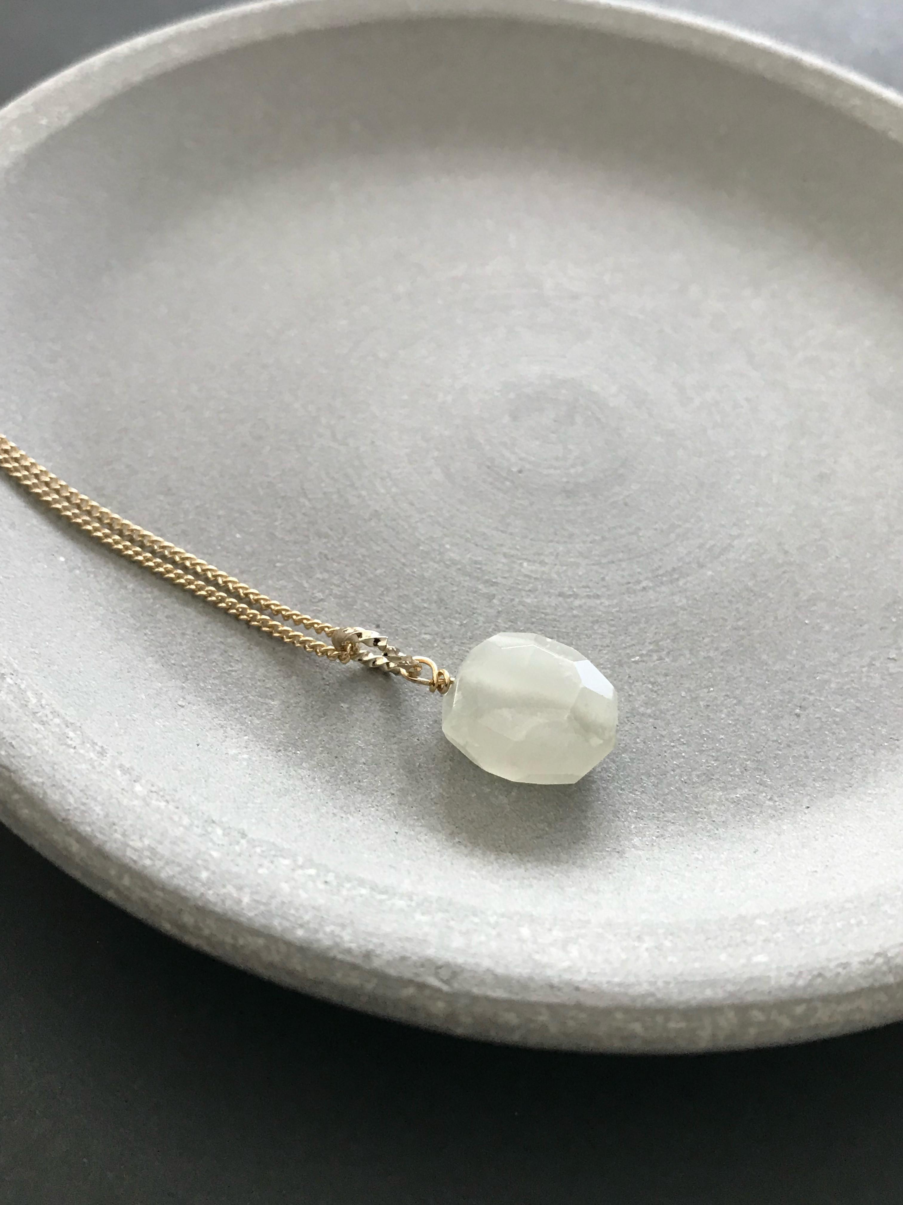 大粒のホワイトムーンストーン♚ペンダントトップ