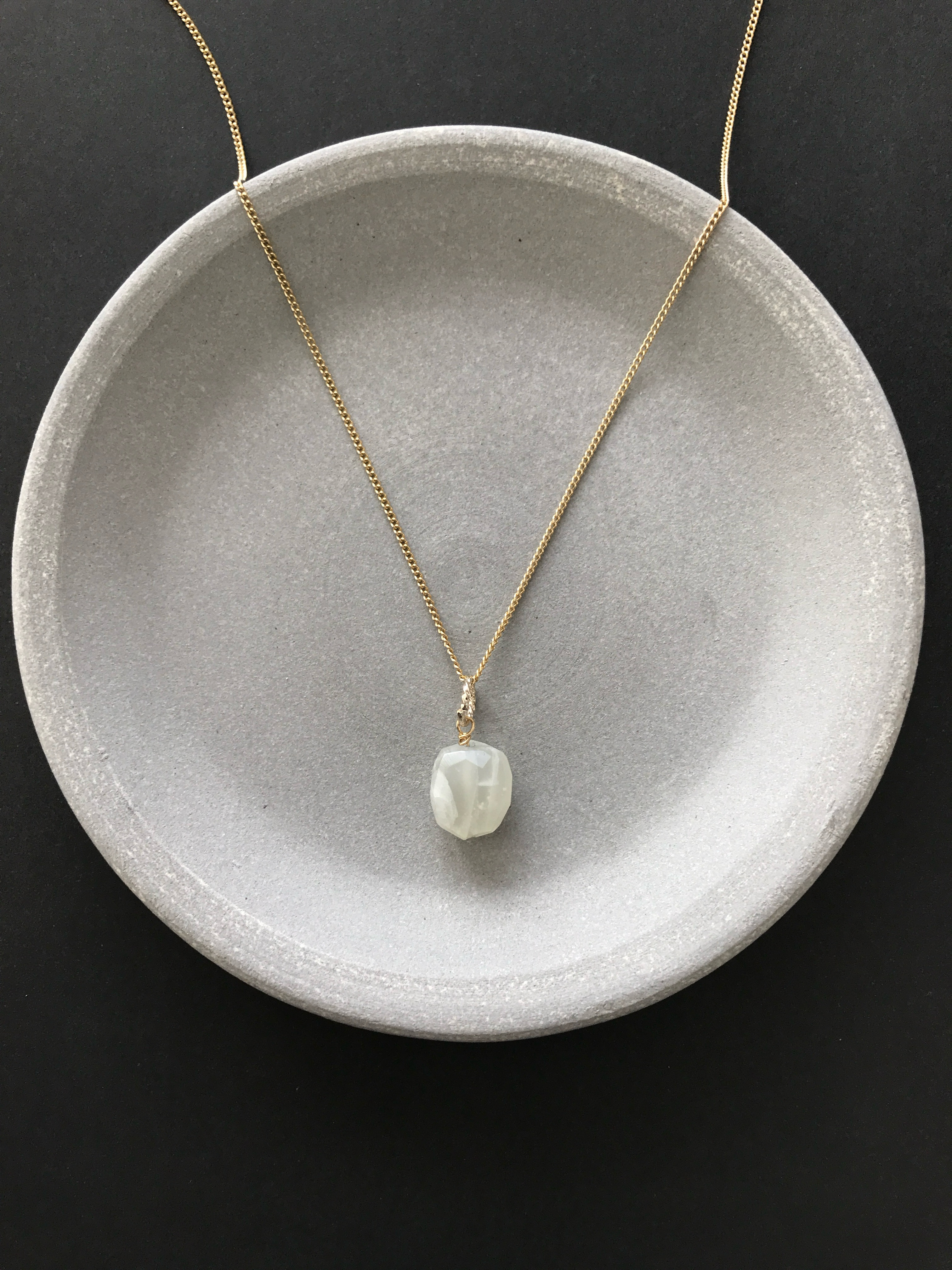 大粒のホワイトムーンストーン♚ペンダントトップ