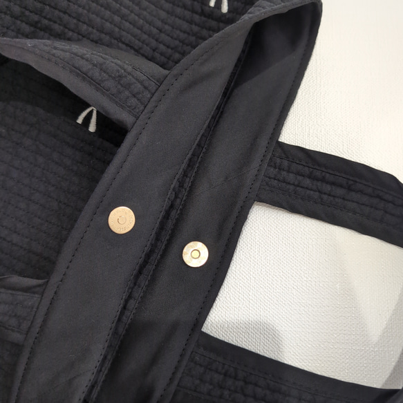 ✱受注制作✱ヌビバッグ Mサイズ/ヌビトートバッグ /ランチトート/ ブラック×リボン刺繍/ホワイト 6枚目の画像