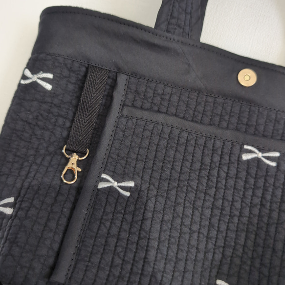 ✱受注制作✱ヌビバッグ Mサイズ/ヌビトートバッグ /ランチトート/ ブラック×リボン刺繍/ホワイト 7枚目の画像