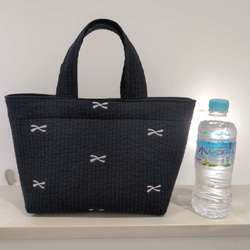 ✱受注制作✱ヌビバッグ Mサイズ/ヌビトートバッグ /ランチトート/ ブラック×リボン刺繍/ホワイト 3枚目の画像