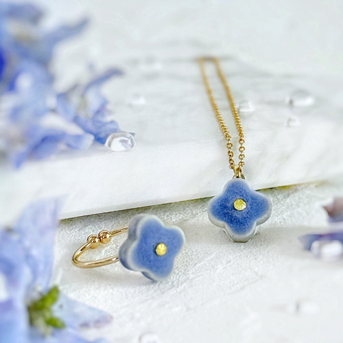 美濃焼 マットライトブルー 花モチーフ リング＆ネックレス