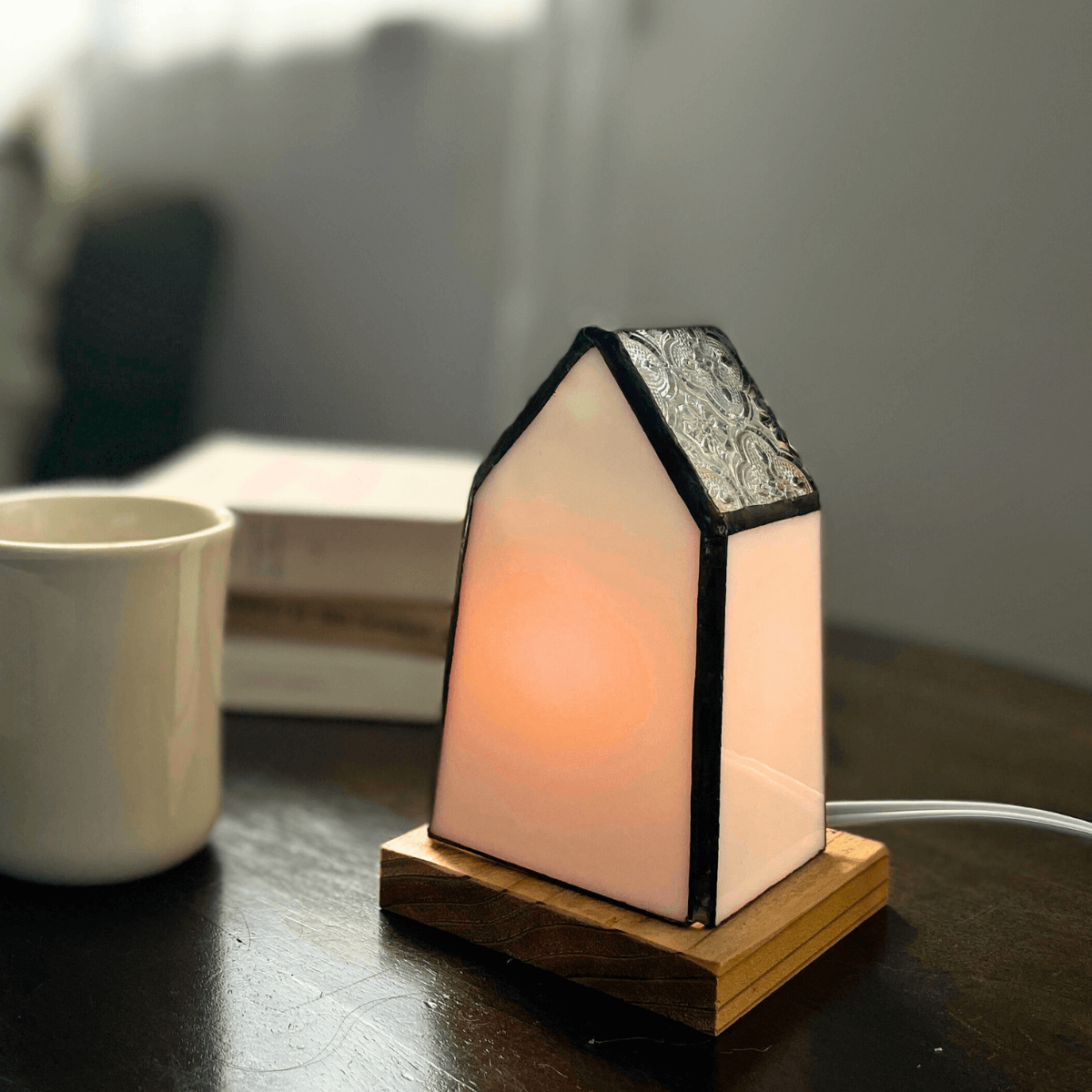 テーブルランプ  ステンドグラス 木製 家型 小さめ 卓上照明 LED対応