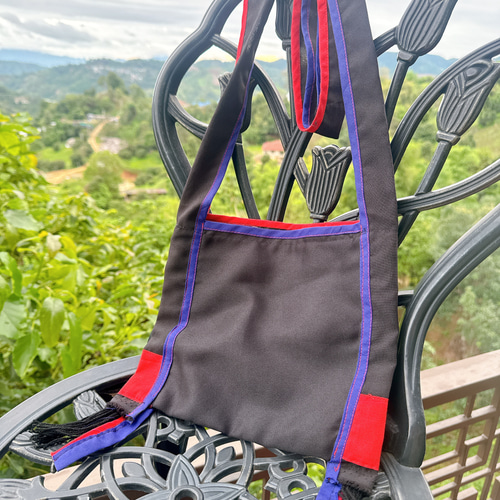 手刺繍と手縫いのショルダーバッグ　大きな株➕ 世界中の子供達 手刺繍と手縫いのショルダーバッグ 大きな株➕ 世界中の子供達 手