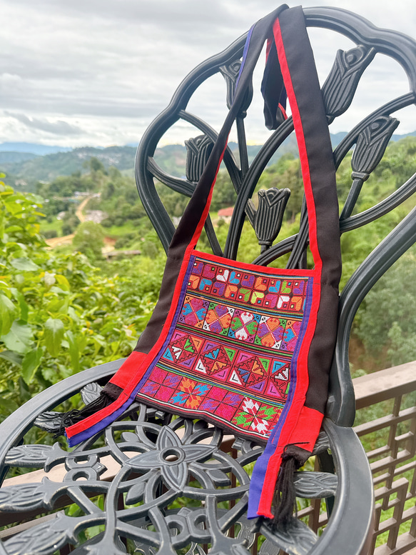 手刺繍と手縫いのショルダーバッグ　大きな株➕ 世界中の子供達 手刺繍と手縫いのショルダーバッグ 大きな株➕ 世界中の子供達 手