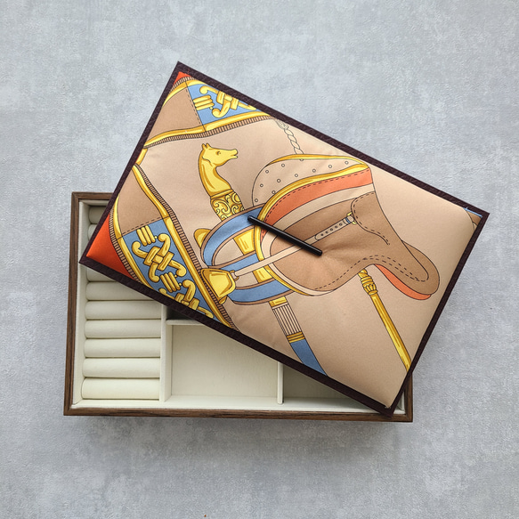 ジュエリー収納】馬モチーフの宝箱 ヴィンテージスカーフ使用の一点