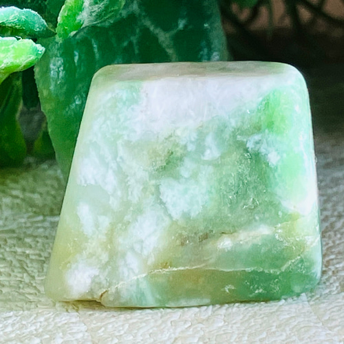 成功と繁栄✨ 糸魚川産 硬玉翡翠 原石 ジェダイド タンブル