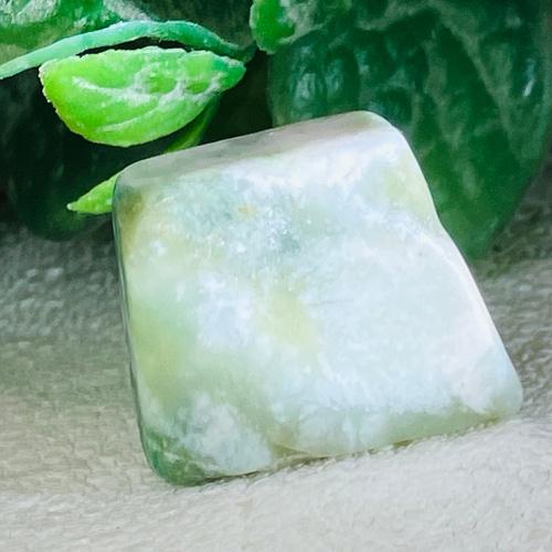成功と繁栄✨ 糸魚川産 硬玉翡翠 原石 ジェダイド タンブル 天然石