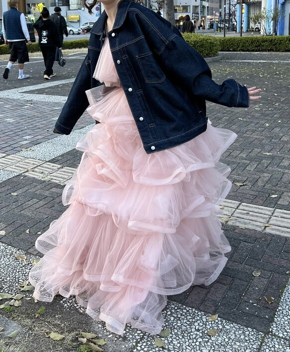 実例写真！カラードレス ピンク キャミソール ティアードのドレス 編み上げ 前撮り ラッフルフリル