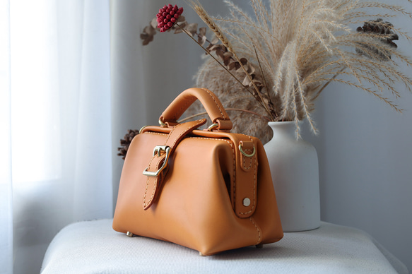 【特價促銷 - 略有瑕疵】超人氣！橫扣包 - 享38%折扣！ 第3張的照片