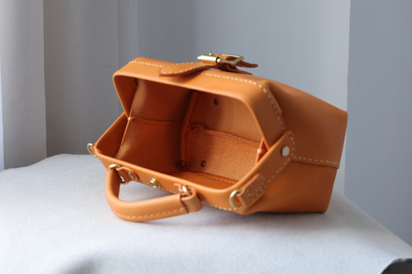 【特價促銷 - 略有瑕疵】超人氣！橫扣包 - 享38%折扣！ 第13張的照片