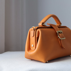 【特價促銷 - 略有瑕疵】超人氣！橫扣包 - 享38%折扣！ 第9張的照片