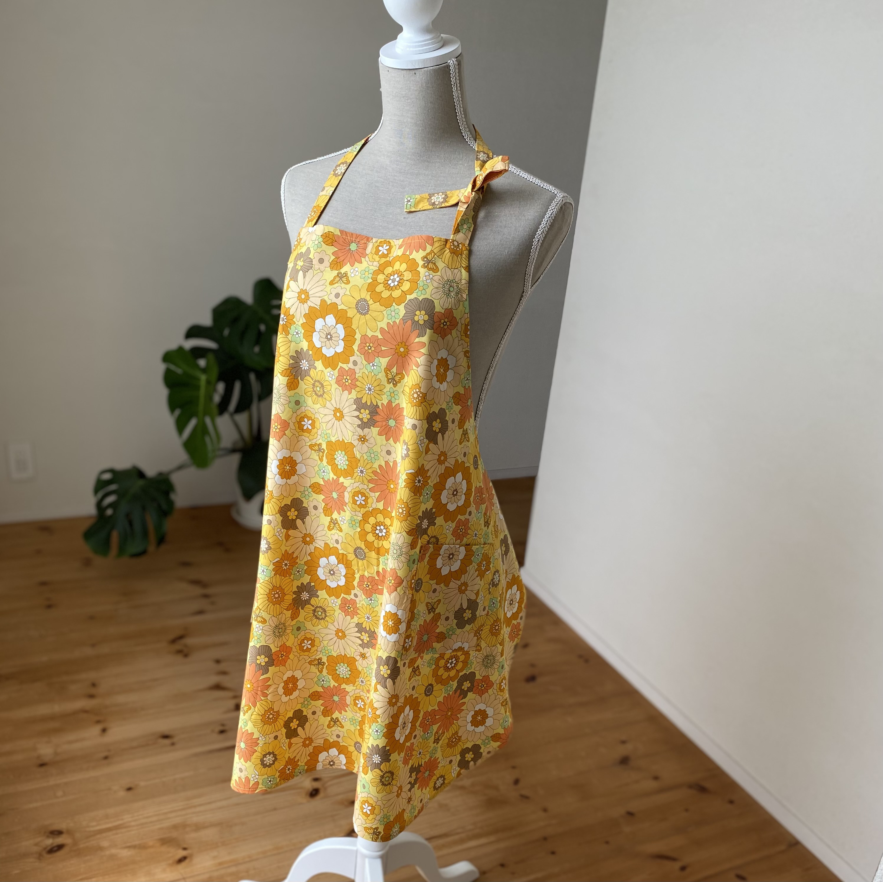 レトロポップな柄エプロン/レトロ/昭和レトロ/カラフル/ポップ/花柄