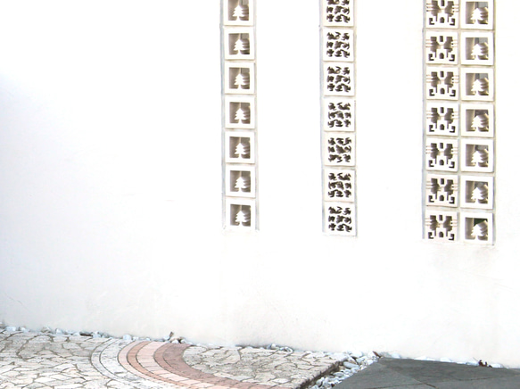 有孔ブロック｜欄間タイル90厚｜唐草｜黒メタリック調 3枚目の画像