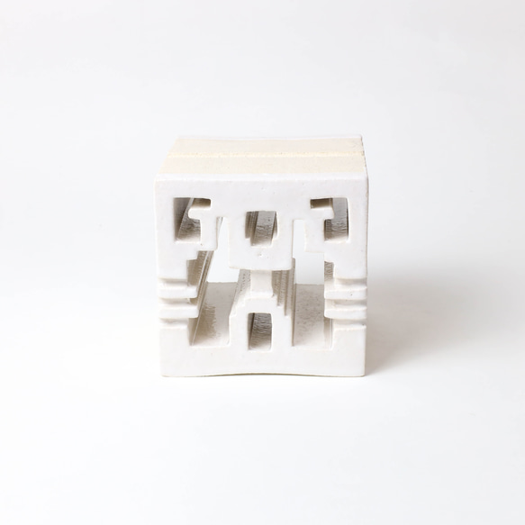 有孔ブロック｜欄間タイル90厚｜ライト｜白ブライト 1枚目の画像